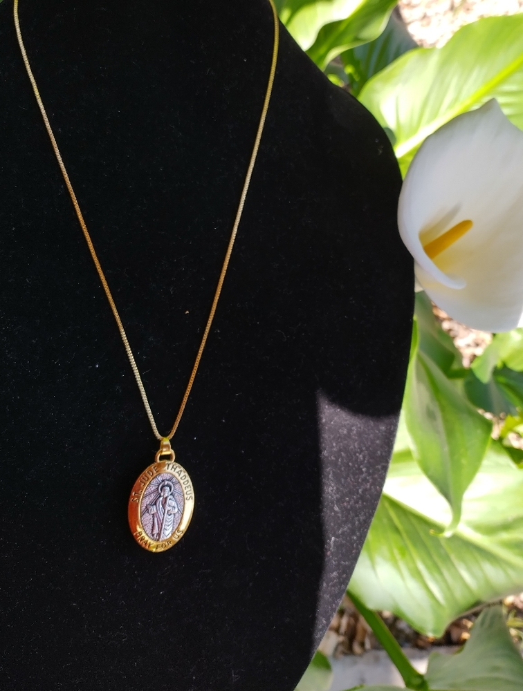 ♥️St. Jude necklace gold tone 24" 🙏